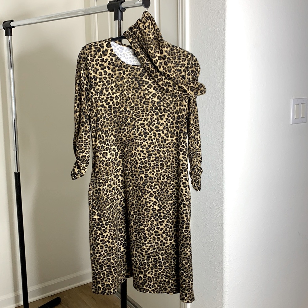 Dress w/ attached scarve